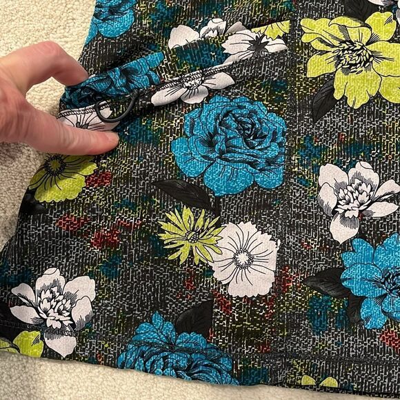 Dickies Womens Medical Scrub Top Flowers Green Blue Front Pockets Mock Wrap SZ M - Picture 5 of 8